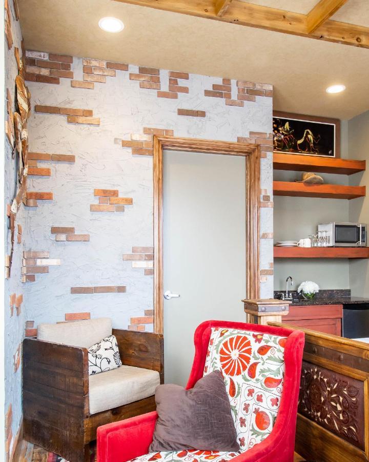 Retro Suites Hotel Chatham-Kent Dış mekan fotoğraf
